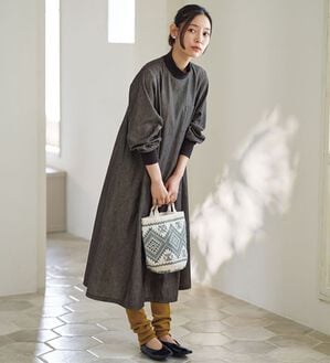 BELLUNA（ベルーナ）の「デニム素材リブ使いゆったりワンピース（その他ワンピース）」｜黒