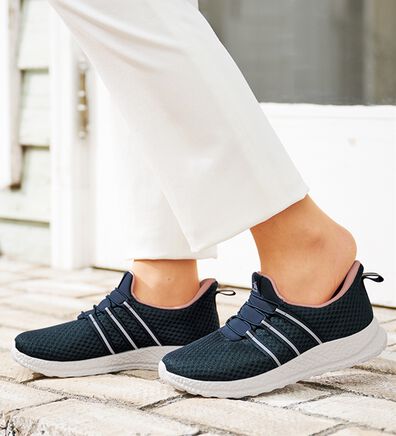 「歩きたくなるスットインシューズ（フラットシューズ）」