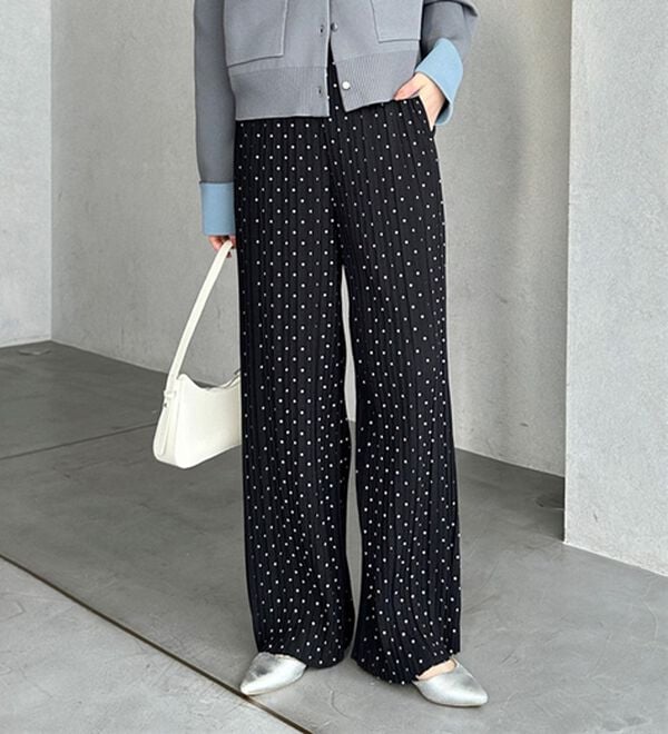 GeeRA（ジーラ）の「セルフカットセミワイドプリーツパンツ（フルレングスパンツ）」｜ブラックドット柄