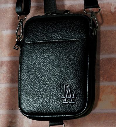 「＜ＭＬＢ＞スマートショルダー（メンズショルダーバッグ）」