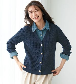 BELLUNA（ベルーナ）の「デニム切替ケーブル柄ニットカーディガン（ニットカーディガン）」｜ネイビー