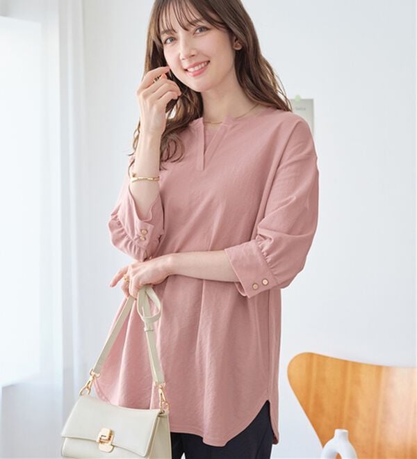 alotta（アロッタ）の「【接触冷感】６分袖衿フェイク裾ラウンドチュニック（チュニック）」｜ピンク