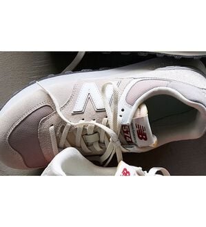 RANAN（ラナン）の「Ｕ５７４スニーカー＜ｎｅｗｂａｌａｎｃｅ・スエード・メッシュ＞（スニーカー）」｜ライトグレー