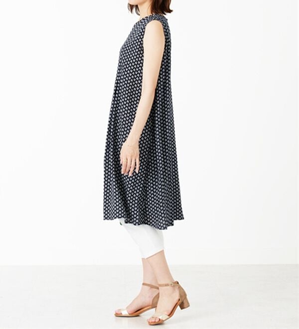 BELLUNA（ベルーナ）の「レーヨン素材ノースリーブワンピース（その他ワンピース）」｜詳細画像