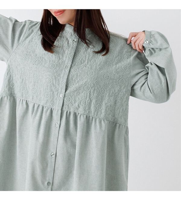 Viola e Viola（ヴィオラ エ ヴィオラ）の「パッと華やぐ繊細刺しゅうの大人シャツワンピース（シャツワンピース）」｜詳細画像