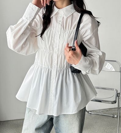 GeeRA（ジーラ）の「シャーリングビスチェデザインシャツ（シャツ）」