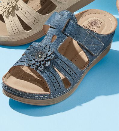 BELLUNA（ベルーナ）の「デニム調花モチーフミュール（サンダル・ミュール）」