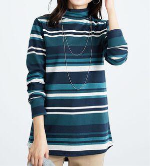 BELLUNA（ベルーナ）の「ふわふわ裏ファーハイネックプルオーバー（カットソー）」｜ネイビー／グリーン系