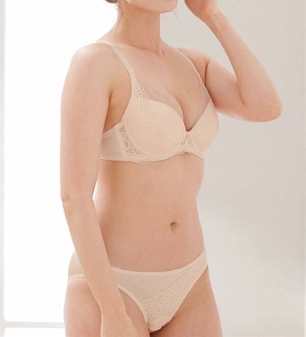 LAVIENNE（ラヴィエンヌ）の「すっきり美胸のブラ＆ショーツ（ブラジャー＆ショーツセット）」｜パール