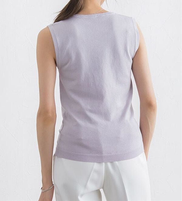 Pierrot（ピエロ）の「【洗濯機で洗える】ＯＮ／ＯＦＦシルクタッチノースリーブニット（ニット・セーター）」｜詳細画像