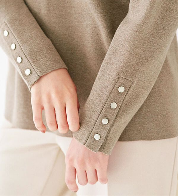 BELLUNA（ベルーナ）の「もちもち袖ボタンニットプルオーバー（ニット・セーター）」｜詳細画像