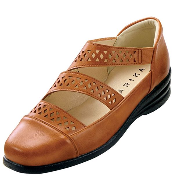 BELLUNA（ベルーナ）の「パンチングラインカジュアルシューズ（フラットシューズ）」｜キャメル