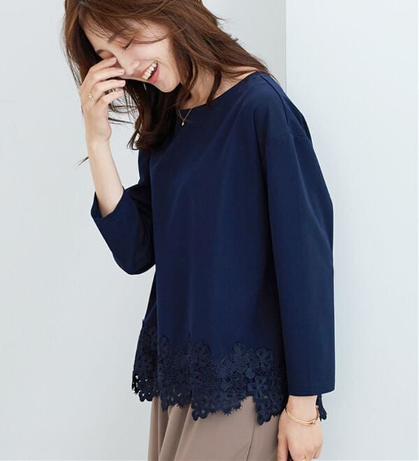 BELLUNA（ベルーナ）の「一枚で華やぐ裾レースプルオーバー（カットソー）」｜詳細画像