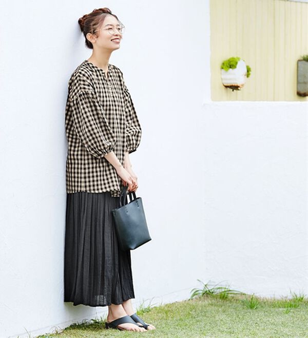 Viola e Viola（ヴィオラ エ ヴィオラ）の「スラブ素材マキシフレアースカート（ひざ丈スカート）」｜ブラック