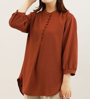 BELLUNA（ベルーナ）の「ビンテージ調くるみボタン使いチュニック（チュニック）」｜テラコッタ