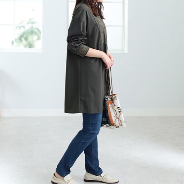 BELLUNA（ベルーナ）の「ペイズリー刺しゅうシャツチュニック（チュニック）」｜詳細画像