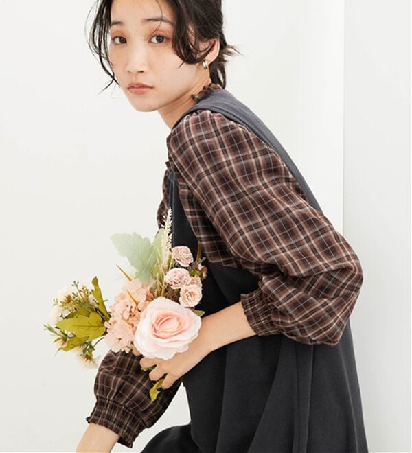 BELLUNA（ベルーナ）の「フリル衿異素材切替ワンピース（その他ワンピース）」｜チャコール系