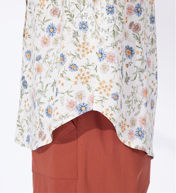 BELLUNA（ベルーナ）の「レーヨン素材ギャザー使いプリントブラウス（ブラウス）」｜詳細画像