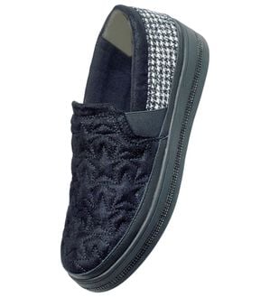 BELLUNA（ベルーナ）の「星柄刺しゅうスニーカー（スリッポン）」｜黒