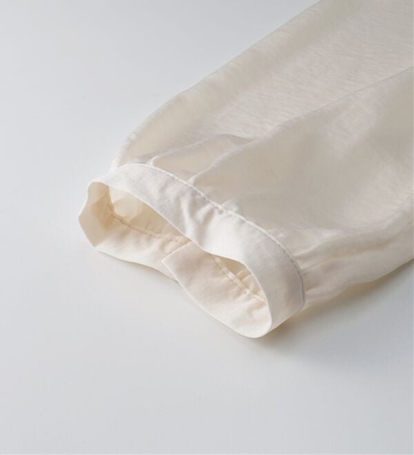 BELLUNA（ベルーナ）の「＜Ｃ／Ｓ＞サテン素材ギャザーデザインブラウス（ブラウス）」｜詳細画像