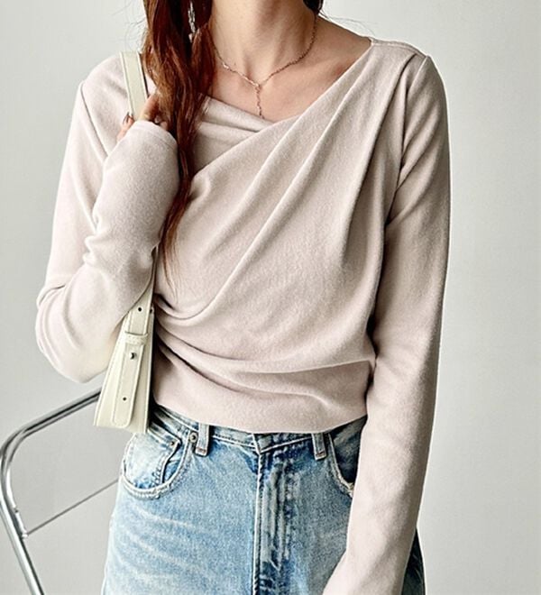 GeeRA（ジーラ）の「ドレープデザインカットソー（カットソー）」｜詳細画像