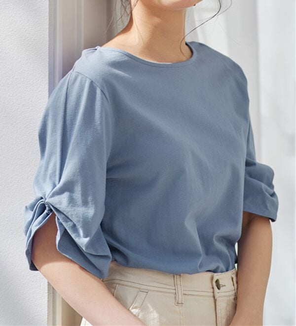 Viola e Viola（ヴィオラ エ ヴィオラ）の「綿１００％袖タックＴシャツ（Tシャツ）」｜ブルー