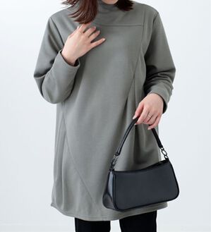 BELLUNA（ベルーナ）の「ボトルネック切替デザインチュニック（チュニック）」｜オリーブ