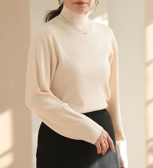 A HAPPY MARILYN（アハッピーマリリン）の「【Ｌ～６Ｌ】モックネック／ハイネックから選べる Ｔシャツ感覚で着られる（もっちりｖｅｒ）リブニット（ニット・セーター）」｜アイボリー