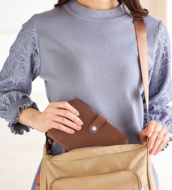 BELLUNA（ベルーナ）の「貴重品を上手に収納できる多収納本革財布（財布・パスケース）」｜詳細画像