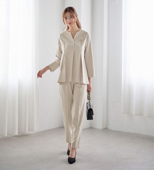 GeeRA（ジーラ）の「【2点セット】タックフレアーブラウスセットアップ（パンツスーツ）」｜詳細画像