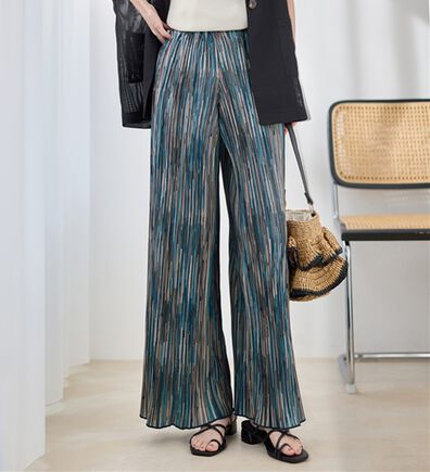 Viola e Viola（ヴィオラ エ ヴィオラ）の「着心地楽ちん！さらっと軽やかプリーツパンツ（フルレングスパンツ）」