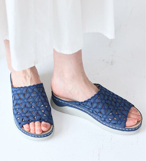 BELLUNA（ベルーナ）の「幅広フラワーレースミュール（サンダル・ミュール）」｜詳細画像