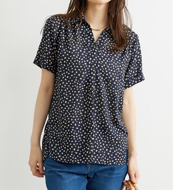 BELLUNA（ベルーナ）の「エアリーツイル裾タックシャツチュニック（チュニック）」｜ネイビー系小紋柄