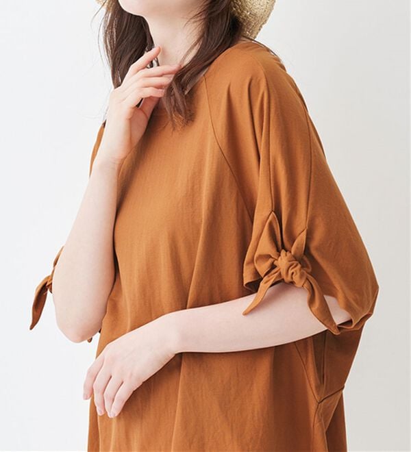 Viola e Viola（ヴィオラ エ ヴィオラ）の「ひんやり冷感袖リボントップス（カットソー）」｜キャメルオレンジ