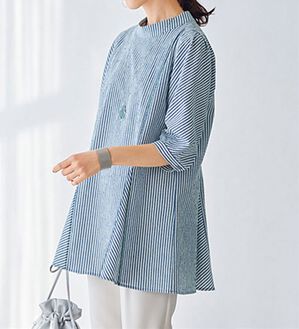 BELLUNA（ベルーナ）の「着痩せ！サッカー素材切替ブラウス（ブラウス）」｜ブルーストライプ