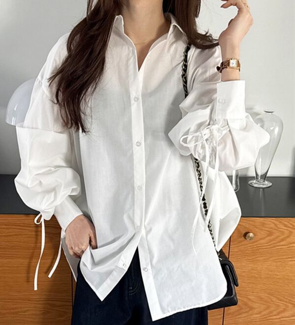 GeeRA（ジーラ）の「バックギャザー＆リボンデザインシャツ（シャツ）」｜オフホワイト