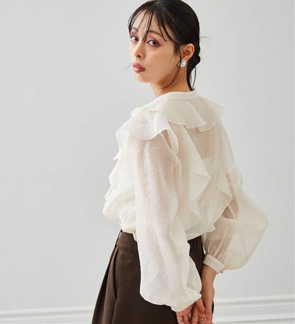 RANAN（ラナン）の「ラッフルフリルシアーキーネックブラウス（ブラウス）」｜詳細画像