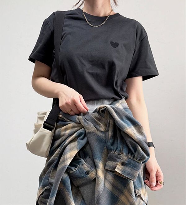 GeeRA（ジーラ）の「綿１００％アソート１ポイント刺しゅうＴシャツ（カットソー）」｜詳細画像