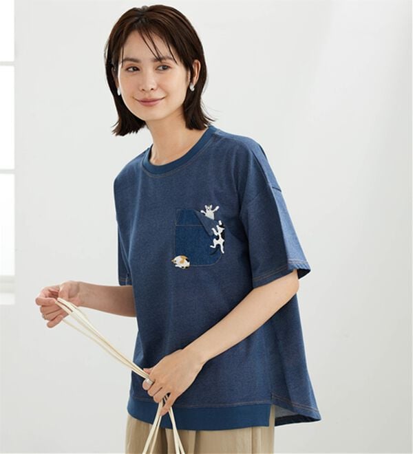 BELLUNA（ベルーナ）の「ネコ刺しゅうデニム調プルオーバー（カットソー）」｜ブルー