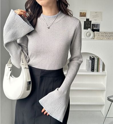 GeeRA（ジーラ）の「フレア袖ラメリブショートニットトップス（ニット・セーター）」