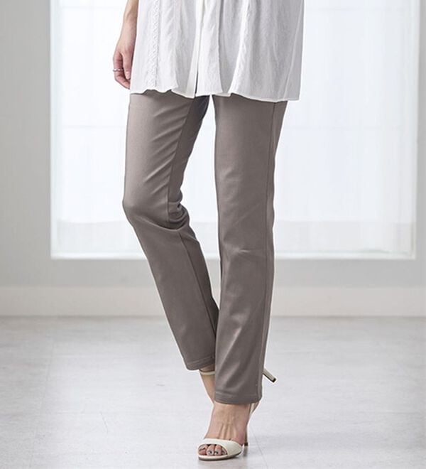 BELLUNA（ベルーナ）の「サラリ速乾！綿サテンストレッチカラーパンツ（フルレングスパンツ）」｜詳細画像