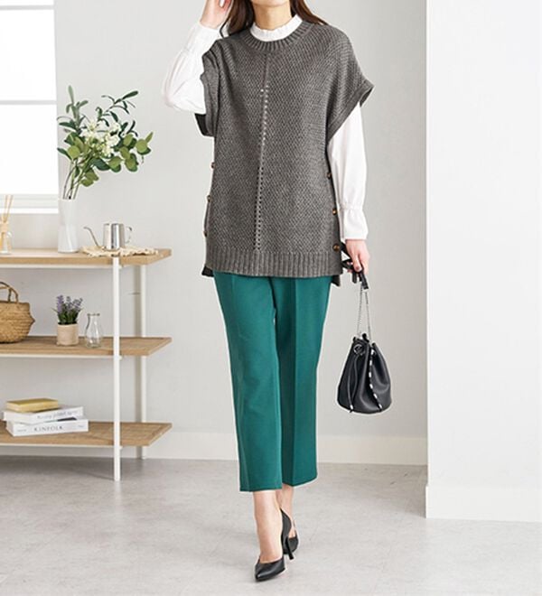 BELLUNA（ベルーナ）の「ボタン使いゆったりニットベスト（ベスト）」｜詳細画像