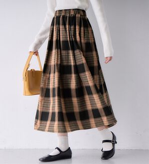 Viola e Viola（ヴィオラ エ ヴィオラ）の「ふんわりタックチェックミモレスカート（ロングスカート）」｜ブラック系