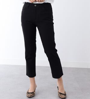 BELLUNA（ベルーナ）の「ウルトラ美脚ストレッチアンクルパンツ（クロップドパンツ）」｜黒