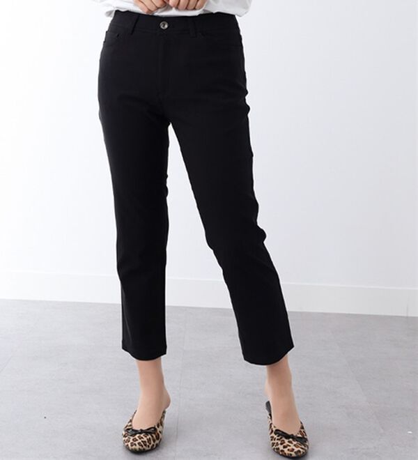 BELLUNA（ベルーナ）の「ウルトラ美脚ストレッチアンクルパンツ（クロップドパンツ）」｜黒