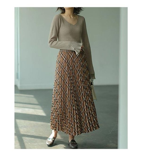 GeeRA（ジーラ）の「プリーツ付Ｖネックリブニットトップス（ニット・セーター）」｜詳細画像