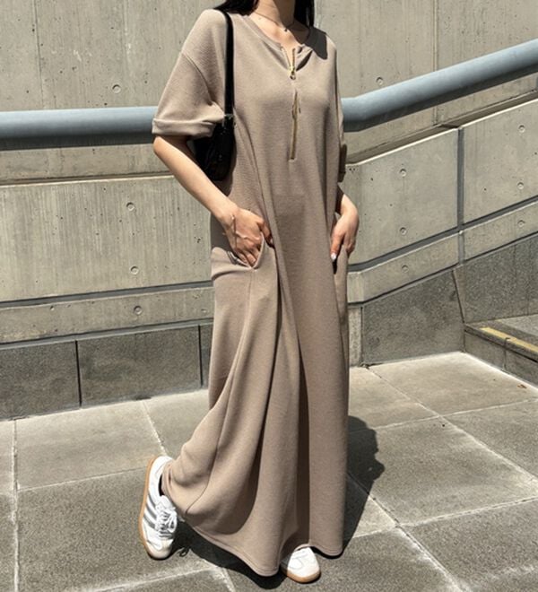 GeeRA（ジーラ）の「【ひんやり/着痩せ】ハーフジップ大人Ｔシャツワンピース（カットソーワンピース）」｜詳細画像