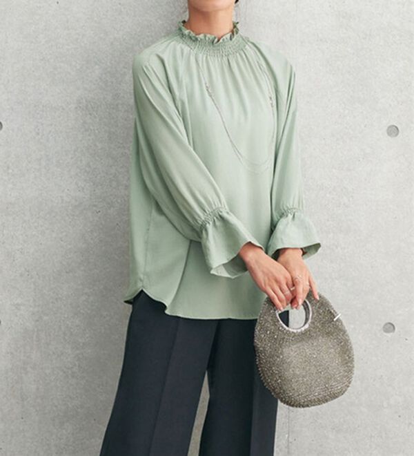 BELLUNA（ベルーナ）の「シャーリングブラウス（ブラウス）」｜詳細画像