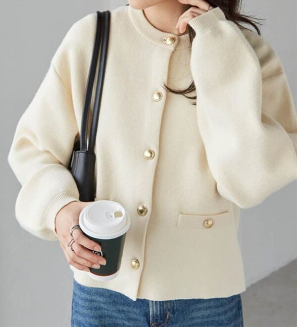 RANAN（ラナン）の「【4つの機能付き】洗える！ゴールド調ボタンニットカーディガン（ニットカーディガン）」｜詳細画像