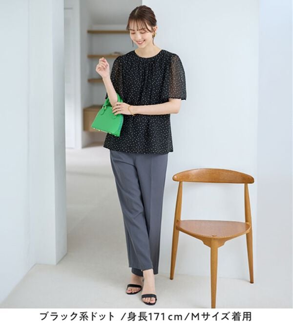 Viola e Viola（ヴィオラ エ ヴィオラ）の「【仕事も！日常も！】カットソー裏地付ギャザーデザインブラウス（ブラウス）」｜詳細画像